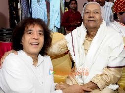 Photos: Sonu Nigam pays homage to the late legendary musician Ustad Ghulam Mustafa Khan in a concert titled ‘Haazri’