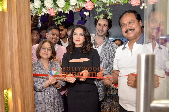 Photos: Sunny Leone snapped at the launch of Naturals’ Beauty Academy Borivali outlet Photos: Sunny Leone snapped at the launch of Naturals’ Beauty Academy Borivali outlet