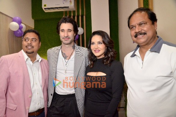 photos sunny leone snapped at the launch of naturals borivali outlet 4