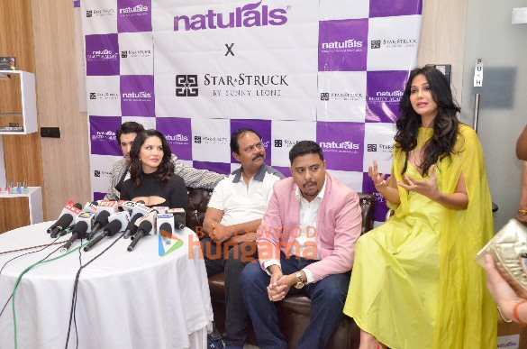photos sunny leone snapped at the launch of naturals borivali outlet 7