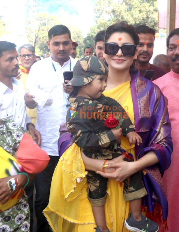 Photos: Urvashi Rautela snapped at Siddhivinayak Temple Photos: Urvashi Rautela snapped at Siddhivinayak Temple