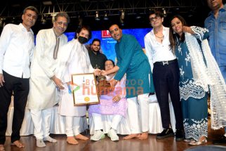 Photos: Ustad Zakir Hussain conferred with the Padma Vibhushan Ustad Ghulam Mustafa Khan Award