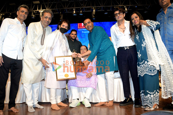 photos ustad zakir hussain conferred with the padma vibhushan ustad ghulam mustafa khan award 1