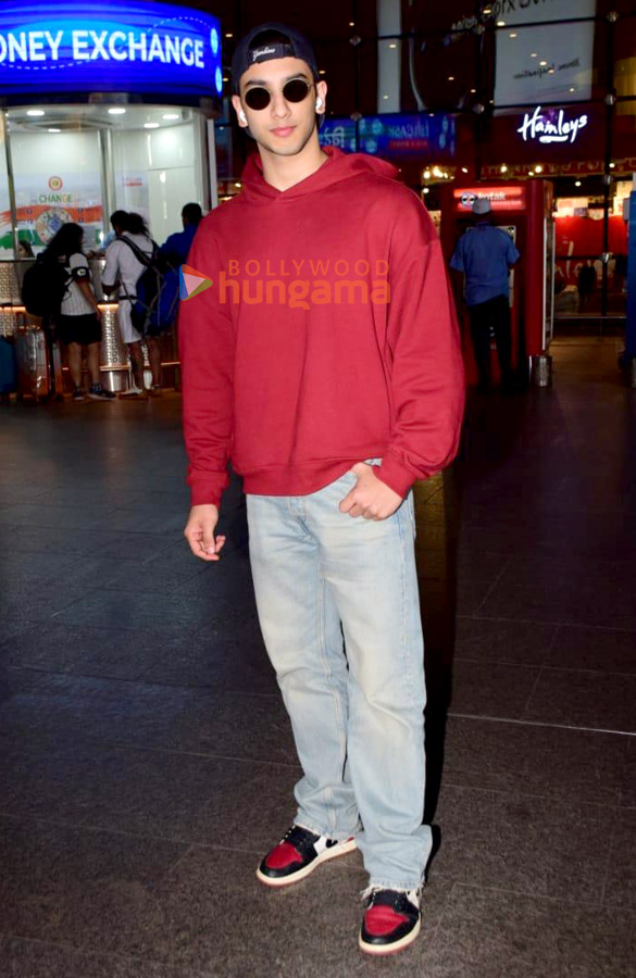 Photos: Vedang Raina snapped at the airport Photos: Vedang Raina snapped at the airport