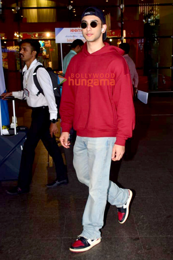photos vedang raina snapped at the airport 2