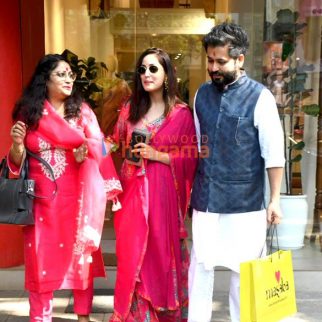 Photos: Yami Gautam Dhar snapped outside a store in Khar with mother and husband Aditya Dhar