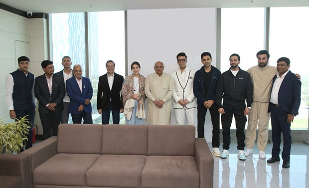 Ranbir Kapoor, Sara Ali Khan, Kartik Aaryan, Karan Johar, Ayushmann Khurrana pose with Gujarat Chief Minister Bhupendra Patel, see photos Ranbir Kapoor, Sara Ali Khan, Kartik Aaryan, Karan Johar, Ayushmann Khurrana pose with Gujarat Chief Minister Bhupendra Patel, see photos