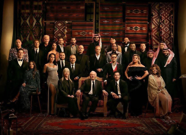 Salman Khan shares frame with the group of legends of Entertainment world at Joy Awards!