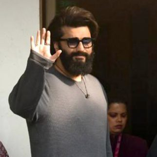 Arjun Kapoor waves at paps as he gets clicked at the airport