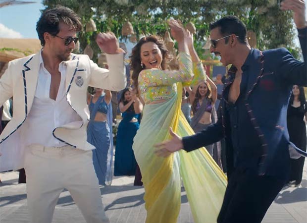 Bade Miyan Chote Miyan Akshay Kumar and Tiger Shroff team up with Sonakshi SInha for 'Mast Malang Jhoom', watch