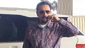 He’s a happy soul! Gulshan Grover gets clicked at the airport by paps