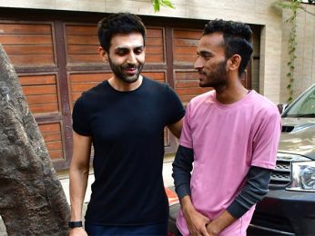 Kartik Aaryan meets fan who travelled over 1000 km on bicycle from Jhansi to see him, watch Kartik Aaryan meets fan who travelled over 1000 km on bicycle from Jhansi to see him, watch