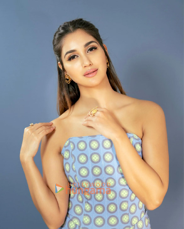 nikita dutta 1 102