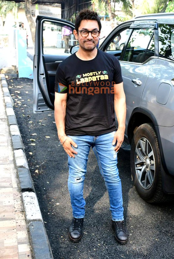 photos aamir khan leaves for pune for laapataa ladies promotions 2