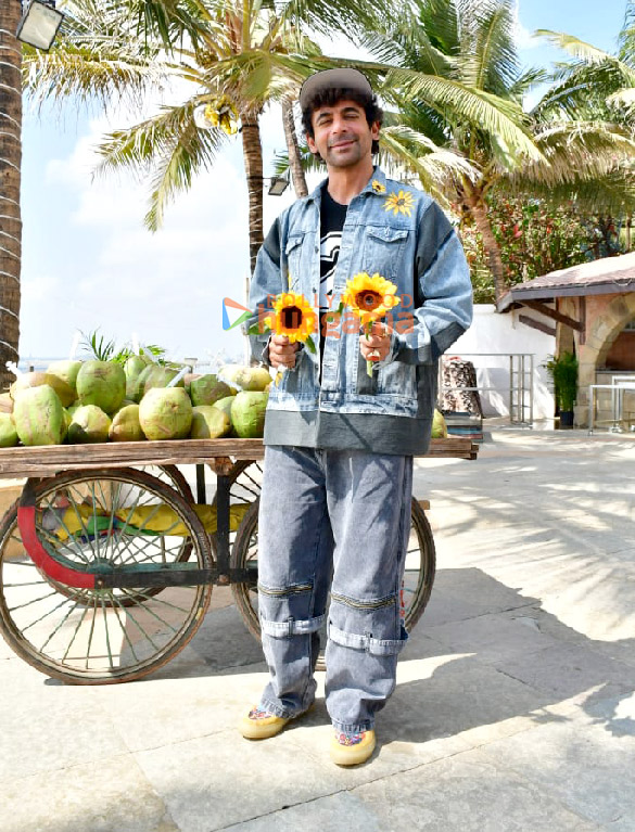 photos adah sharma sunil grover snapped promoting sunflower season 2 3