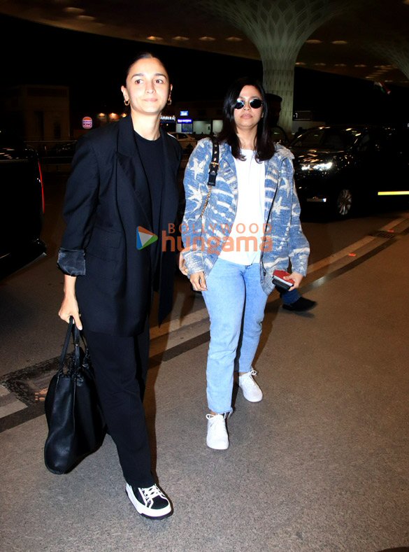 photos alia bhatt shaheen bhatt tamannaah bhatia snapped at the airport 1