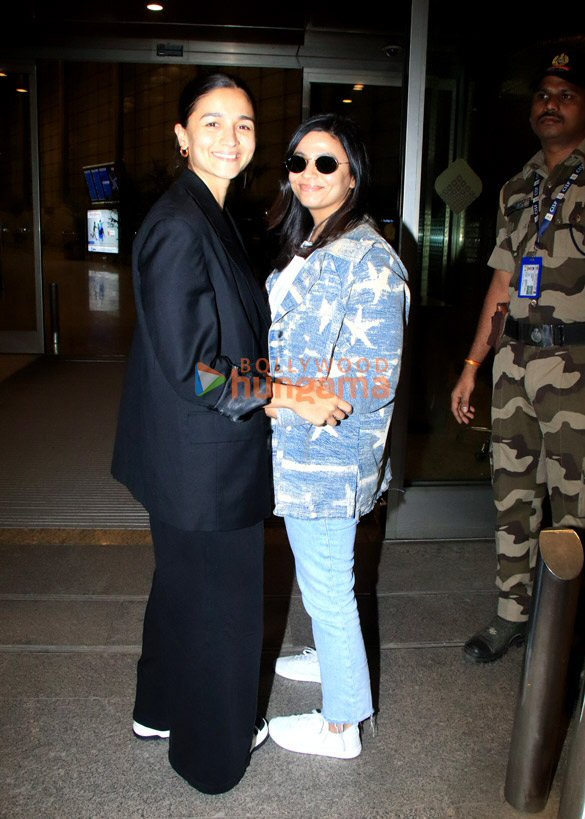 Photos: Alia Bhatt, Shaheen Bhatt and Tamannaah Bhatia snapped at the airport Photos: Alia Bhatt, Shaheen Bhatt and Tamannaah Bhatia snapped at the airport