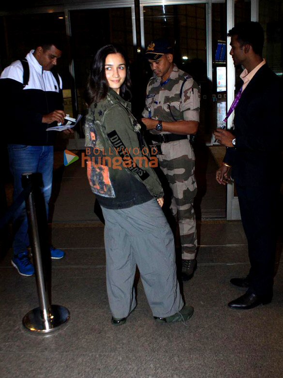 photos alia bhatt snapped at the airport 4 7