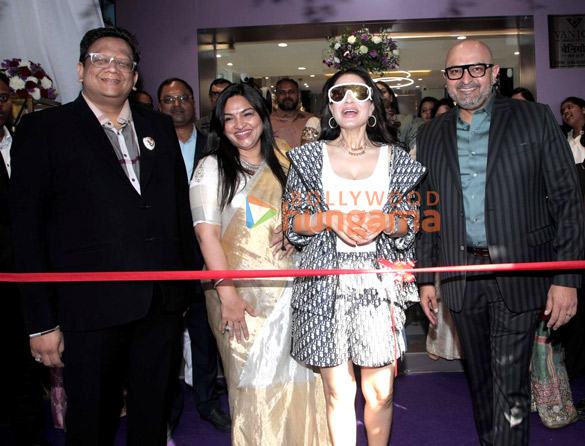 photos ameesha patel inaugurates the first flagship store of vanior jewels in mumbai 2