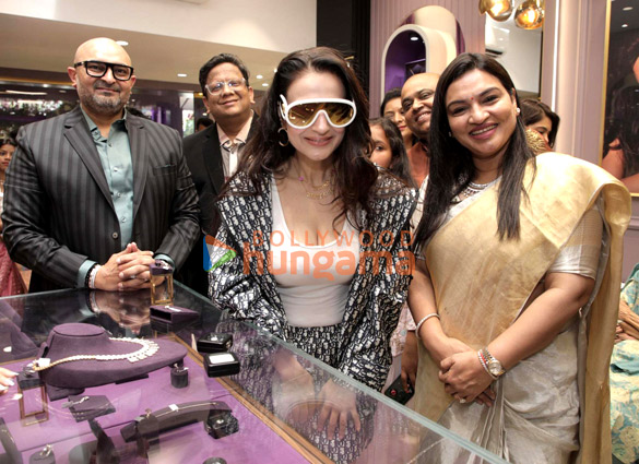 Photos: Ameesha Patel inaugurates the first flagship store of Vanior Jewels in Mumbai | Parties & Events