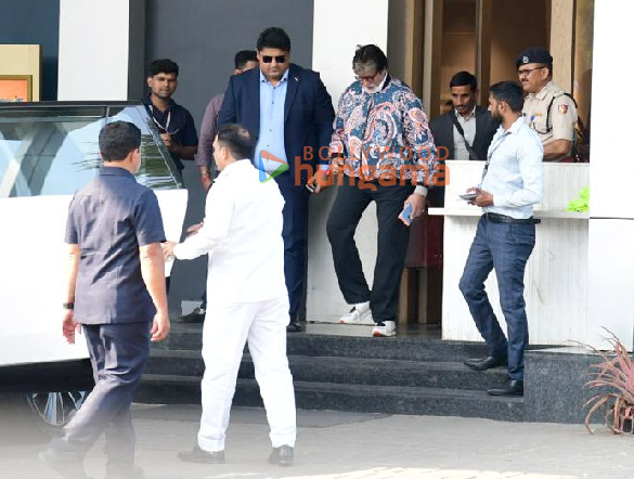 Photos Amitabh Bachchan, Abhishek Bachchan and Manushi Chhillar snapped at Kalina airport (1)