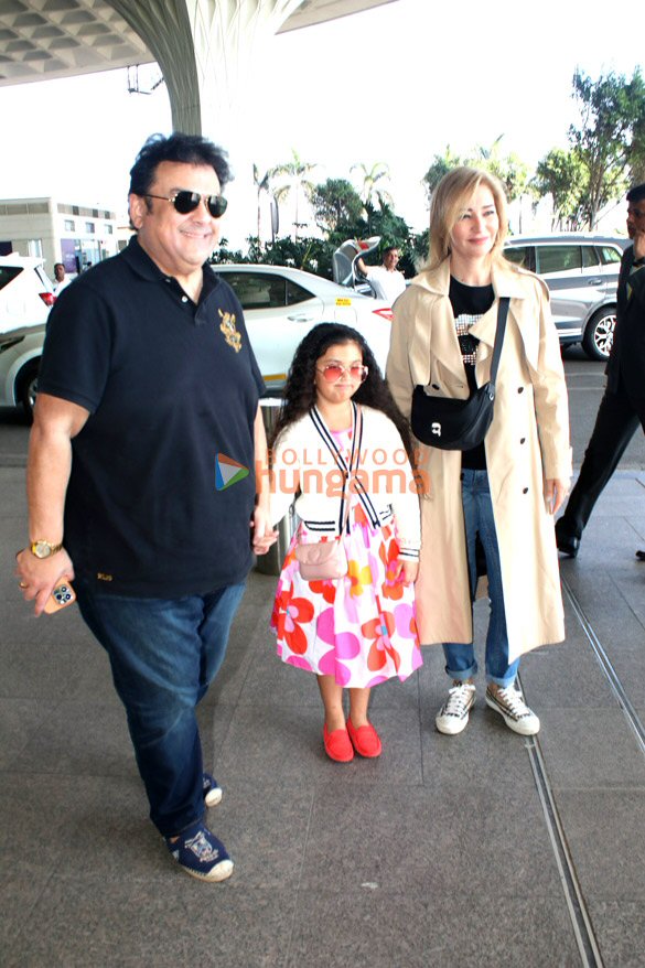 photos bhumi pednekar chitrangda singh and others snapped at the airport 5