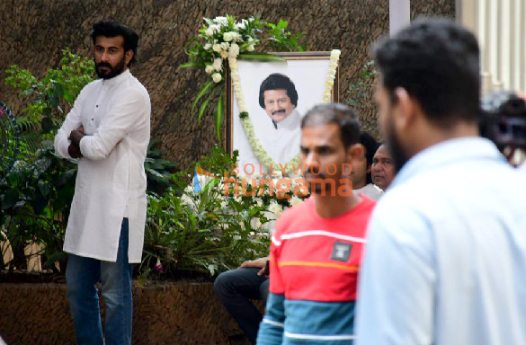 photos celebs attend the last rites of pankaj udhas in mumbai 4 2