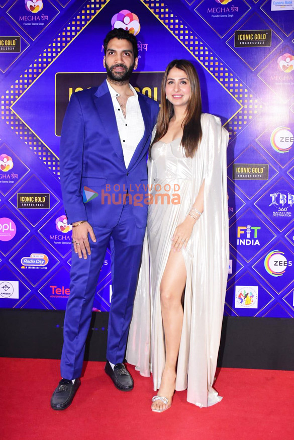 photos celebs grace the premiere of marathi film sridevi prasanna 4569 7