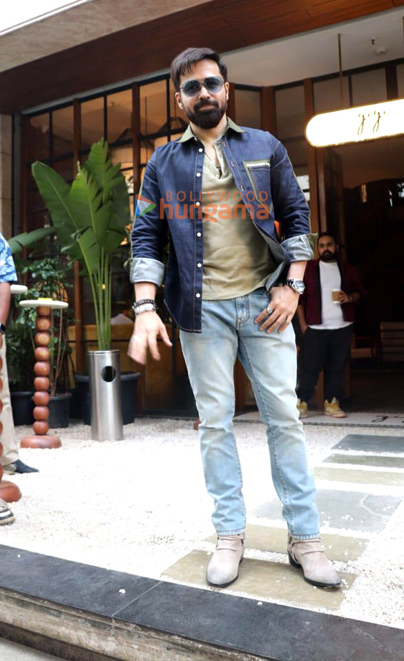 photos emraan hashmi snapped outside gigi restaurant in bandra 2