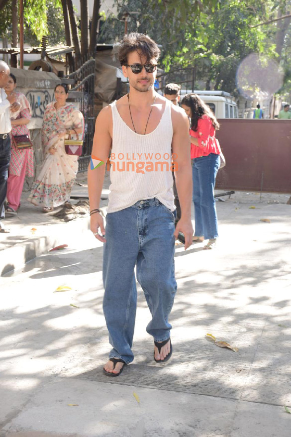 photos jackie shroff and tiger shroff snapped at krome studio in bandra 6