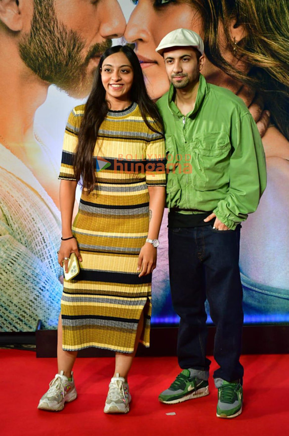 photos janhvi kapoor shahid kapoor kriti sanon and others grace the premiere of teri baaton mein aisa uljha jiya 7