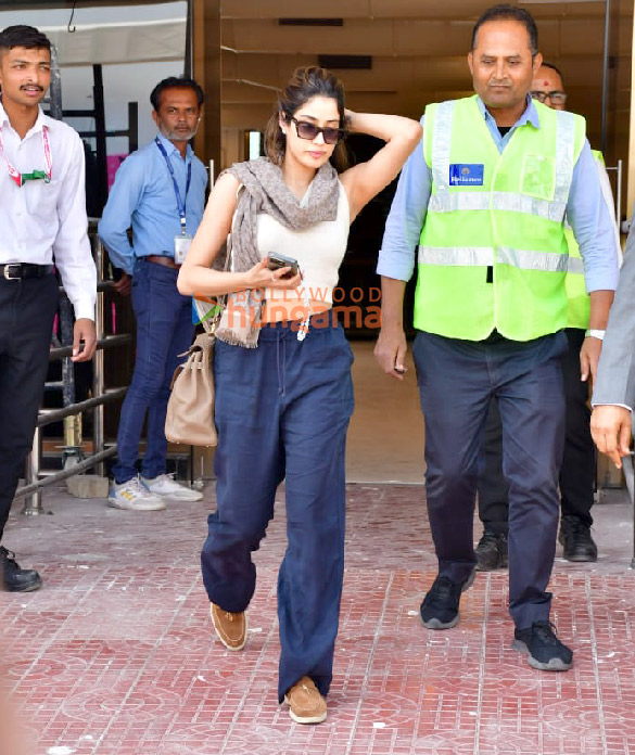 photos janhvi kapoor shilpa shetty urvashi rautela and vidyut jammwal snapped at the airport 1