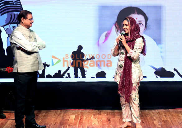 photos javed akhtar udit narayan shaan others pay tribute to lata mangeshkar at isamra sangeetmay baithak 15