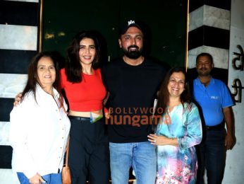 Photos: Karishma Tanna snapped with her family in Bandra Photos: Karishma Tanna snapped with her family in Bandra