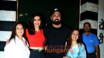 Photos: Karishma Tanna snapped with her family in Bandra