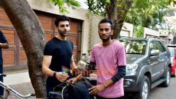 Photos: Kartik Aaryan meets a fan who arrives in Mumbai on bicycle from Jhansi