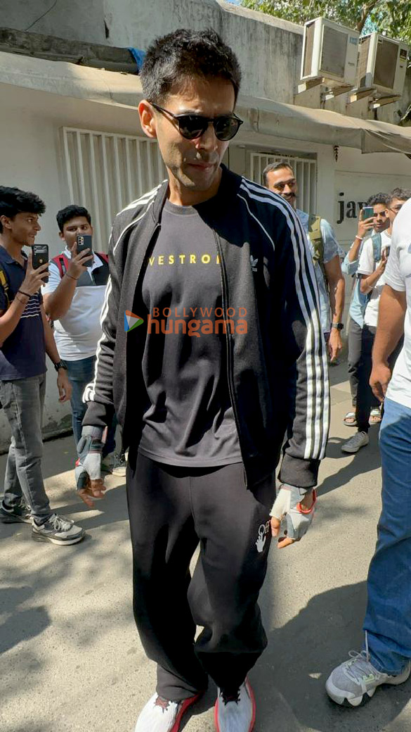 photos kartik aaryan snapped outside the gym in juhu 2 5