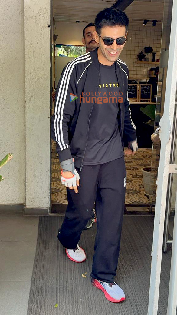 photos kartik aaryan snapped outside the gym in juhu 5 5