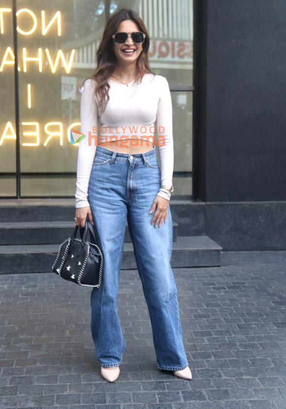 photos kriti kharbanda snapped at excel entertainments office 2