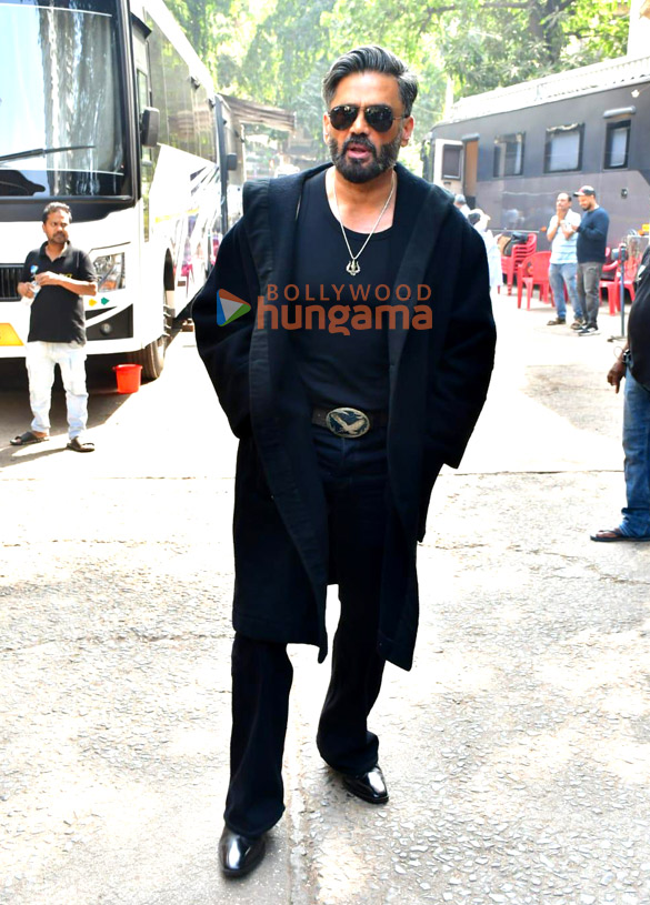 photos madhuri dixit suniel shetty bhagyashree and bharti singh snapped on the sets of dance deewane 4 2
