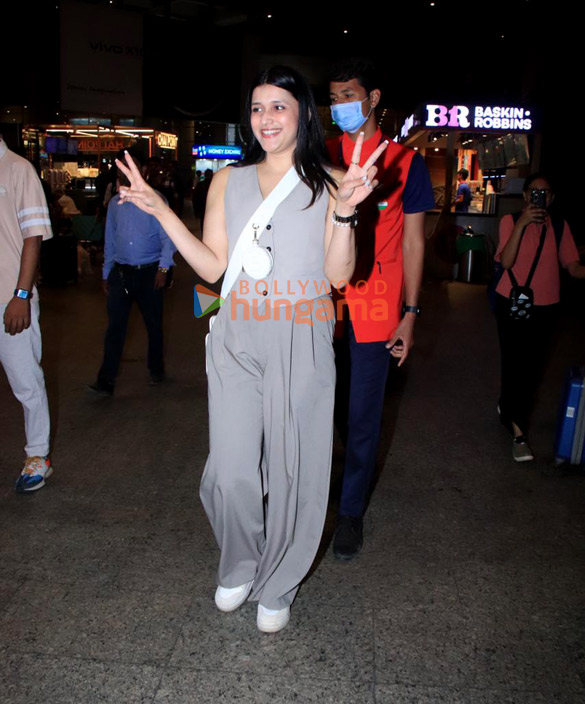 Photos: Mannara and Archana Gautam snapped at the airport