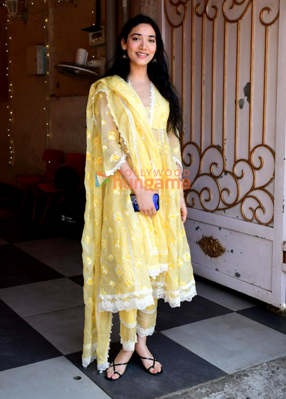 photos medha shankr spotted in khar 4
