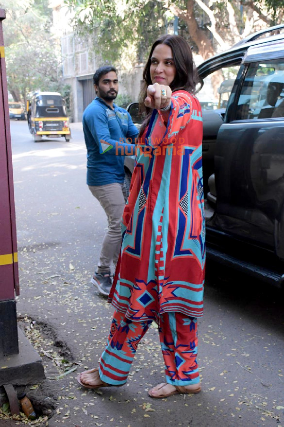 photos neha dhupia snapped in andheri 4