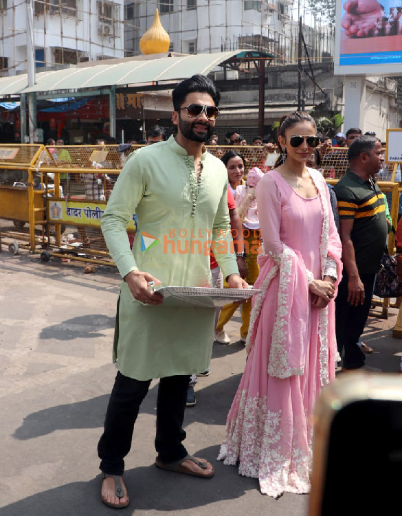 Photos: Rakul Preet Singh and Jackky Bhagnani seeks blessings at Siddhivinayak Temple Photos: Rakul Preet Singh and Jackky Bhagnani seeks blessings at Siddhivinayak Temple