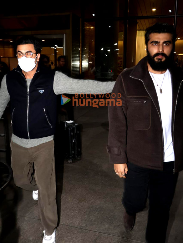photos ranbir kapoor and arjun kapoor snapped at the airport 1