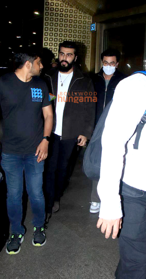 photos ranbir kapoor and arjun kapoor snapped at the airport 3