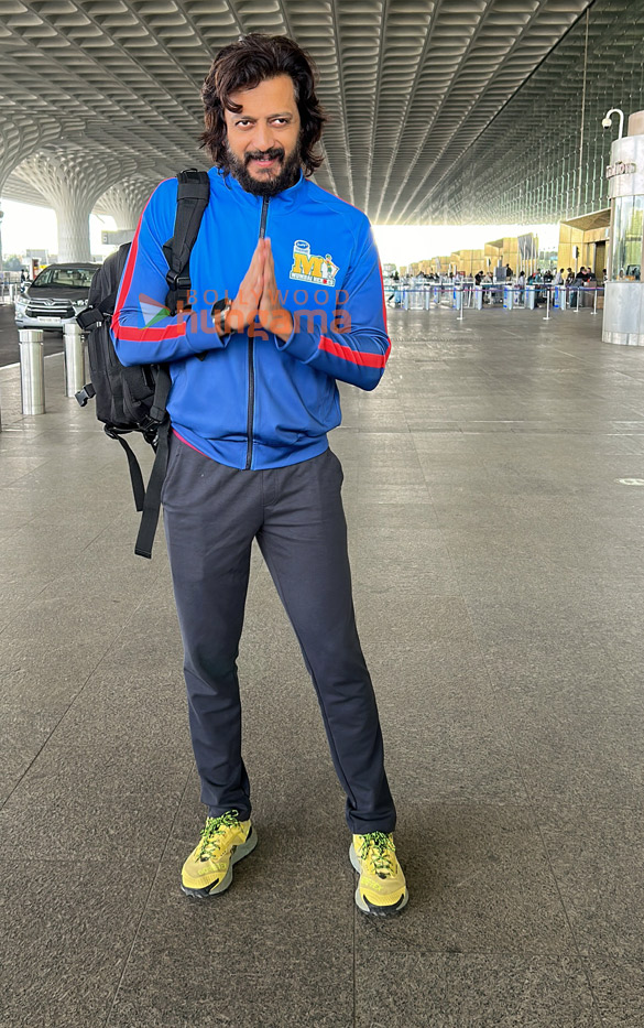 photos riteish deshmukh and karan johar snapped at the airport 1