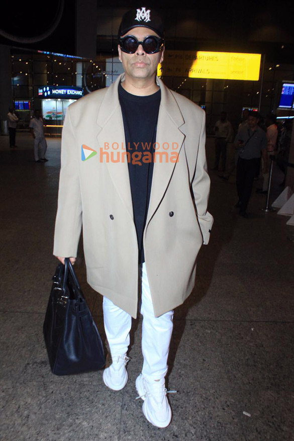 photos riteish deshmukh and karan johar snapped at the airport 4