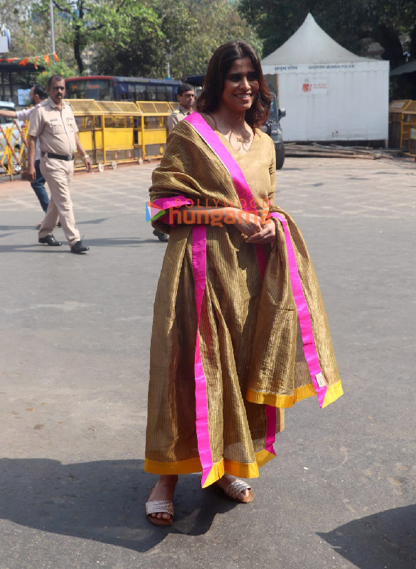 photos saie tamhankar visits siddhivinayak temple 3
