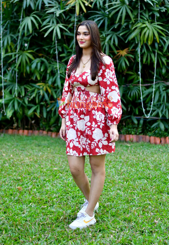 photos saiee manjrekar and guru randhawa snapped promoting kuch khattaa ho jaay 3